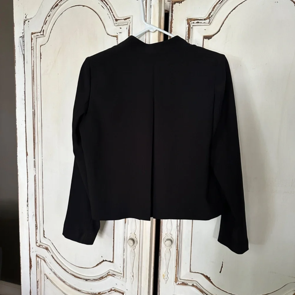 Black blazer like new - Picture 2 of 3